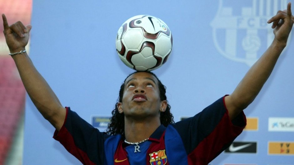 Ronaldinho Gaúcho en su presentación en el Barcelona en 2003. (Foto: Pep Morata). 