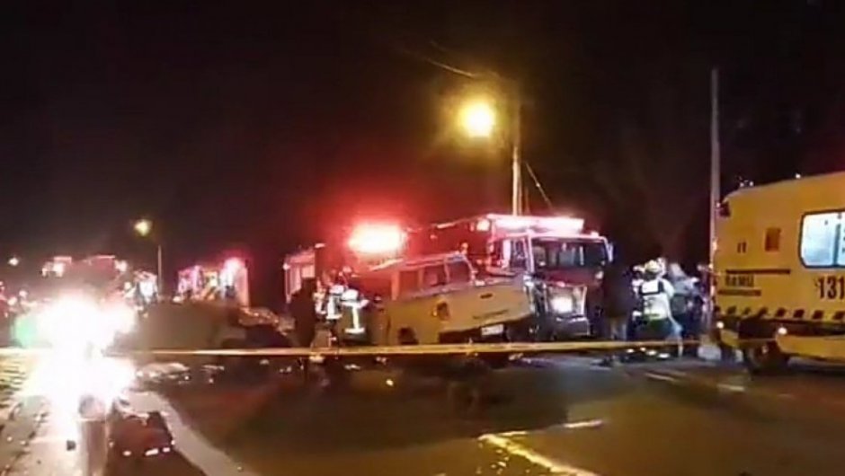 El accidente se produjo cuando dos autos colisionaron a alta velocidad (Foto: @Victor Curicó)